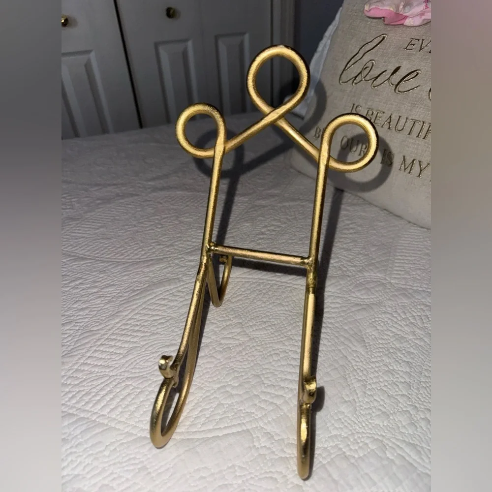 Chic Gold Metal Display Easel